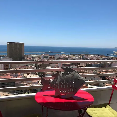 & Sea View Apartment *